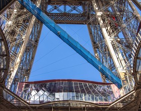 Photo of the suspension bridge on the Eiffel Tower