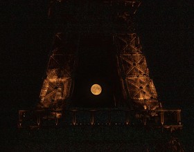View on the Eiffel Twoer at night with full moon