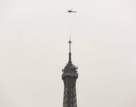 Installation of the antenna by helicopter