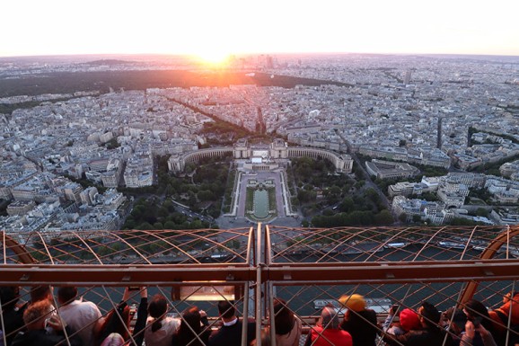 Puesta de sol en lo alto de la Torre Eiffel