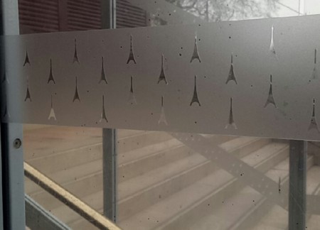 Window decals for queue barriers