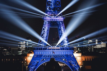 Photo of the light show on the Eiffel Tower