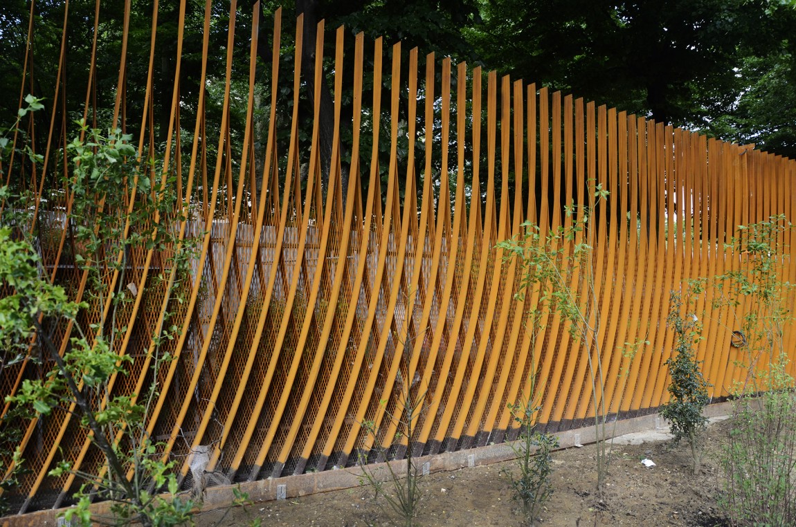 Steel grid photo