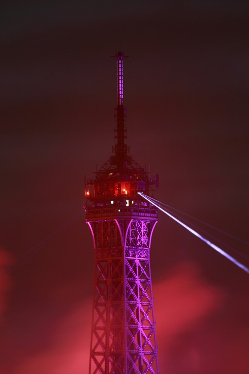 Photo of fireworks over the Eiffel Tower