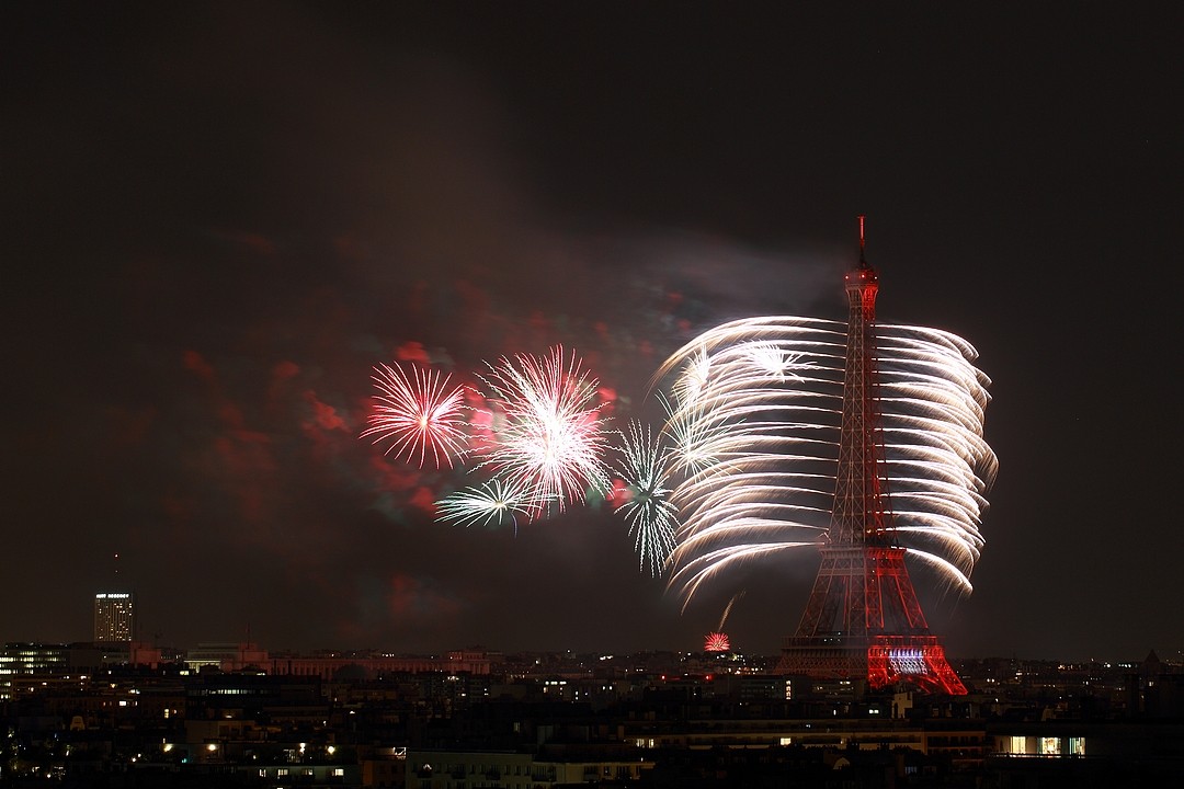 Photo of fireworks over the Eiffel Tower
