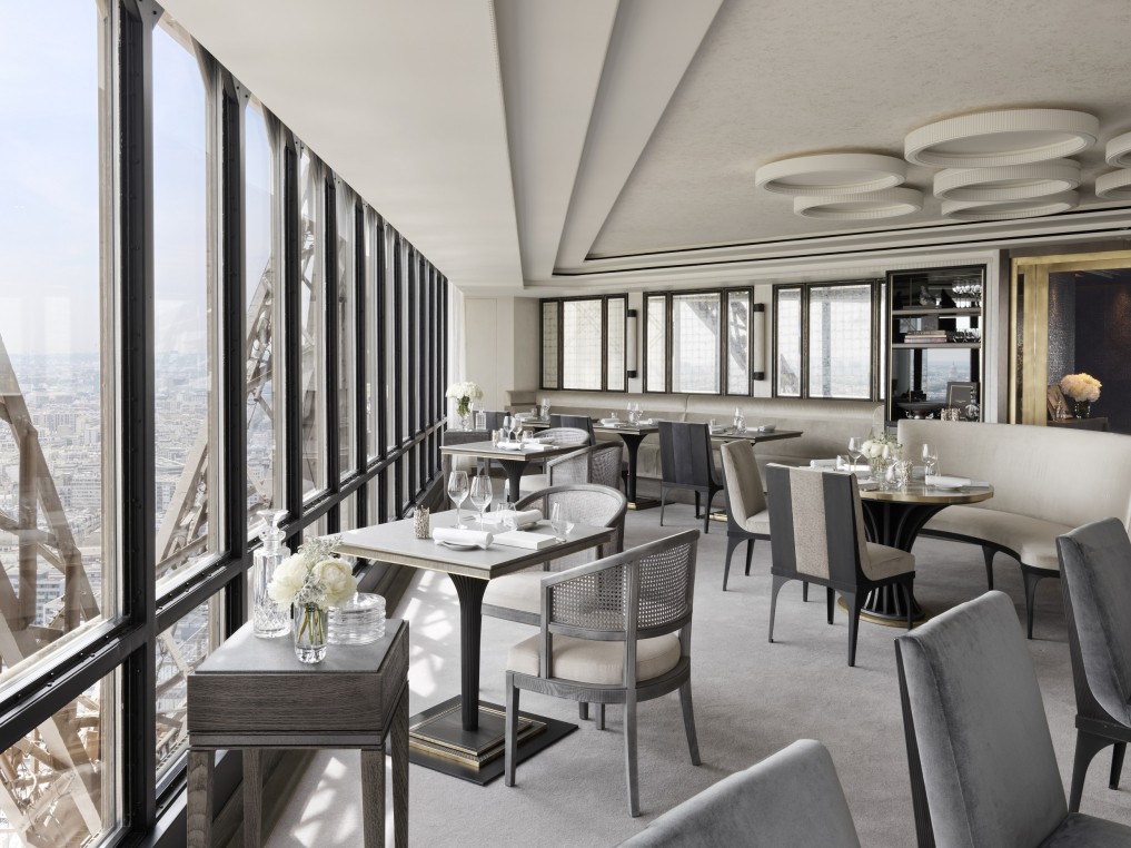 The Jules Verne Champ de Mars room